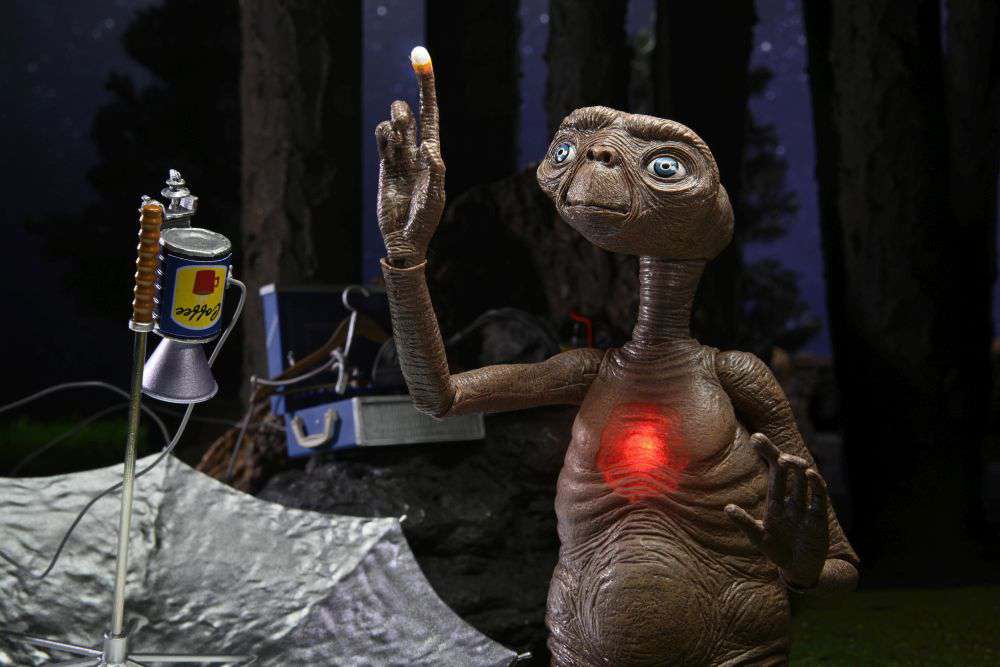 E.T. 40. Jubiläum DLX Led Brust Af Actionfigur NECA