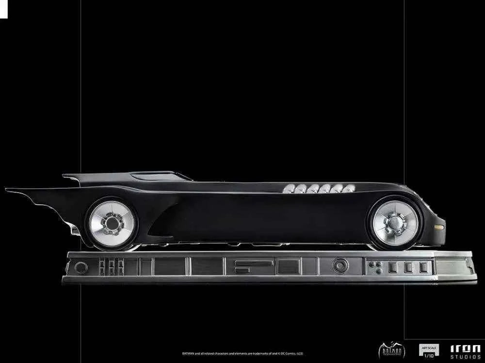 Batman: TAS Batmobil 1/10 Art Scale Statue – Iron Studios 63 cm - Actionfigurenwelt - Actionfigur Sammlerstück