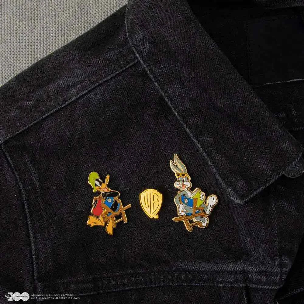Warner Bros. 100th Anniversary Pin-Set – Bugs Bunny & Daffy Duck - Actionfigurenwelt - Actionfigur Sammlerstück