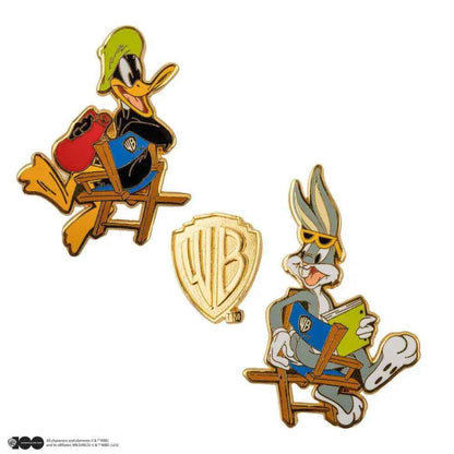 Warner Bros. 100th Anniversary Pin-Set – Bugs Bunny & Daffy Duck - Actionfigurenwelt - Actionfigur Sammlerstück