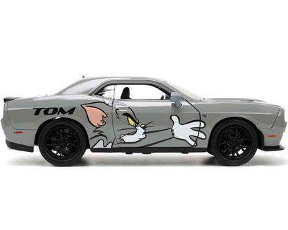 Jada Toys Tom & Jerry – 2015 Dodge Challenger Hellcat mit Jerry Metallfigur 1:24