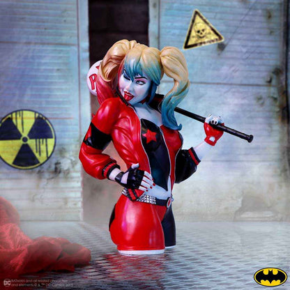 Nemesis Now DC Comics: Harley Quinn Sammlerbüste (30 cm) – Maid of Mischief